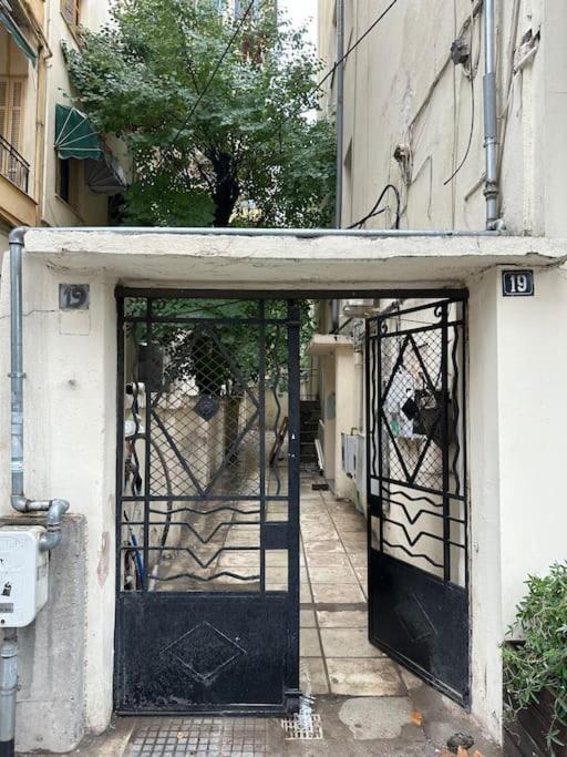 Yvonne Center By Thesbnb Apartament